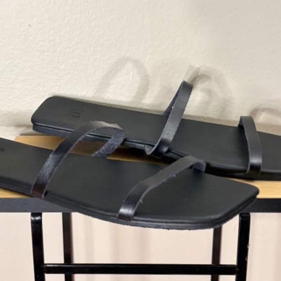 3/$10⚡️GAP Black Leather Strap Minimalistic Square Toe Slip-on Sandal Size 9 - Picture 7 of 10